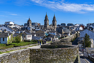 View from the Roman wall of Lugo and its Cathedral, UNESCO World Heritage Site, Lugo, Galicia, Spain, Europe