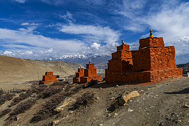 Colourfully painted Buddhist stupa, Ghar Gumba Monastery, Kingdom of Mustang, Himalayas, Nepal, Asia