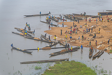 River life on the Ubangi River, Bangui, Central African Republic, Africa