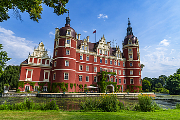 Muskau Castle, Muskau (Muskauer) Park, UNESCO World Heritage Site, Bad Muskau, Saxony, Germany, Europe