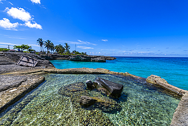 Turquoise rocky bay, Parque Nacional Marino de Punta Frances Punta Pedernales, Isla de la Juventud (Isle of Youth), Cuba, West Indies, Central America