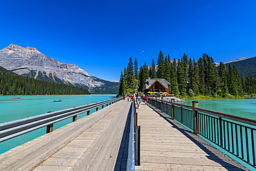 Footbridge on Emerald Lake, Yoho National Park, UNESCO World Heritage Site, British Columbia, Canada, North America