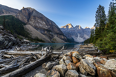 Sunrise at Lake Moraine, Banff National Park, UNESCO World Heritage Site, Alberta, Rocky Mountains, Canada, North America