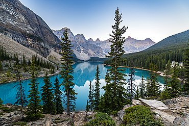 Sunrise at Lake Moraine, Banff National Park, UNESCO World Heritage Site, Alberta, Rocky Mountains, Canada, North America