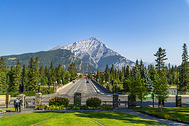 The town of Banff with Cascade Mountain in the background, Alberta, Rocky Mountains, Canada, North America