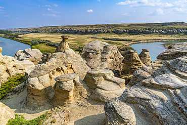 Hoodoos along the Milk River, Writing-on-Stone Provincial Park, UNESCO World Heritage Site, Alberta, Canada, North America