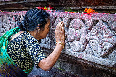 Woman devotee, Kamakhya Temple, Guwahati, Assam, India, Asia