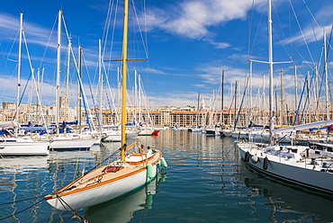 Old port and Notre Dame, Marseille, Bouches du Rhone, Provence, Provence-Alpes-Cote d'Azur, France, Mediterranean, Europe