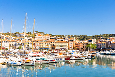 Boats in Cassis harbour, Bouches du Rhone, Provence, Provence-Alpes-Cote d'Azur, French Riviera, France, Mediterranean, Europe