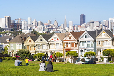 Painted Ladies in Alamo Square, San Francisco, California, United States of America, North America