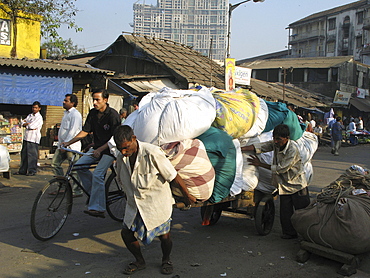 India. Dhobi ghat municipal laundry in mumbai. Photo julio etchart