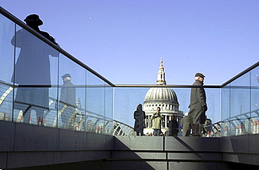 London, uk. Aspect of the millenium footbridge across the thames, with st. Paul s cathedral in the backgrond