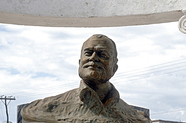 Cuba statue of ernest heminghway in cojimar