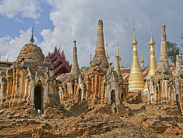 Old abandoned Buddhist temples in the Inle Lake region, Shan State, Myanmar (Burma), Asia