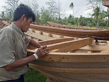 Craftsman making a fishing boat on Bintan island, Sumatra, Indonesia, Southeast Asia, Asia