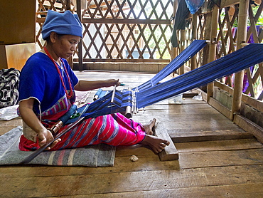 Ethnic hill tribe woman weaving crafts in the Doi Inthanon National Park in northern Thailand, Southeast Asia, Asia