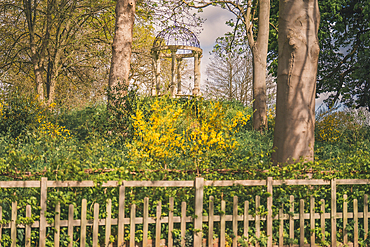 Structure in Garden in Northamptonshire