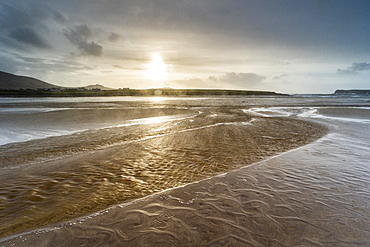 Strong winds across Ferriter's Cove beach, Dingle Peninsula, County Kerry, Munster, Republic of Ireland, Europe