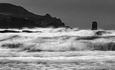 Waves and sea-stack, Kinard beach, Dingle Peninsula, County Kerry, Munster, Republic of Ireland, Europe