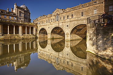 The unique 18th century Pulteney Bridge spanning the River Avon, in the heart of Bath, UNESCO World Heritage Site, Somerset, England, United Kingdom, Europe