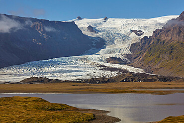 A spectacular glacier pouring down off the Vatnajokull icecap, Svinafellsjokull Glacier, Skaftafell National Park, Iceland, Polar Regions