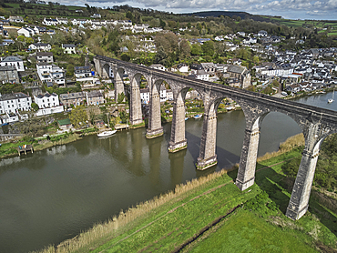 A view of the River Tamar at Calstock, with a railway viaduct crossing it, on the Devon-Cornwall border, Cornwall, England, United Kingdom, Europe