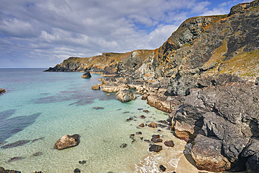 The magnificent cliffs north of Kynance Cove, seen at low tide, near the Lizard Point, Cornwall, England, United Kingdom, Europe