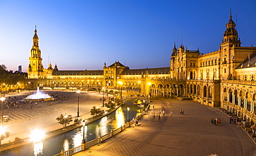 Plaza de Espana at night, built for the Ibero-American Exposition of 1929, Seville, Andalucia, Spain, Europe