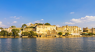 City Palace and Lake Pichola, Udaipur, Rajasthan, India, Asia