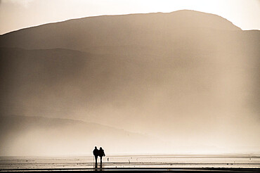 Couple taking a Sunday afternoon walk on Traigh Eais, Barra, Outer Hebrides, Scotland, United Kingdom, Europe