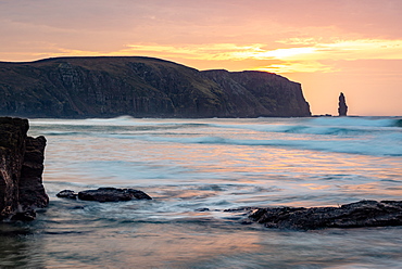 Am Buachaille sea stack at sunset, Sandwood Bay, Scotland, United Kingdom, Europe