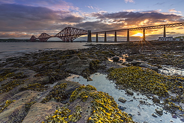 Sunrise through the Forth Rail Bridge, UNESCO World Heritage Site, on the Firth of Forth, South Queensferry, Edinburgh, Lothian, Scotland, United Kingdom, Europe