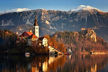 Lake Bled at dawn with Santa Maria Church (Church of Assumption), Gorenjska, Julian Alps, Slovenia, Europe