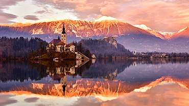 Lake Bled at sunset with Santa Maria Church (Church of Assumption), Gorenjska, Julian Alps, Slovenia, Europe