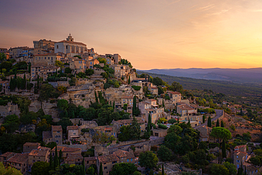 Hilltop village of Gordes at sunrise, Provence, Provence-Alpes-Cote d'Azur, France, Europe