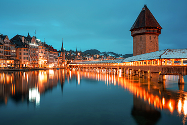 Kapellbrucke (Chapel Bridge) in winter, wooden footbridge, Lucerne, Switzerland, Europe