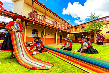 Kantu weavers in Chincheros, Peru, South America