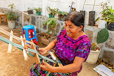 Tinta Maya Artisans weaving, Guatemala, Central America