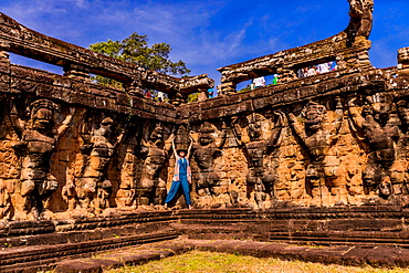 Woman tourist at Angkor Wat, Angkor, UNESCO World Heritage Site, Siem Reap, Cambodia, Indochina, Southeast Asia, Asia