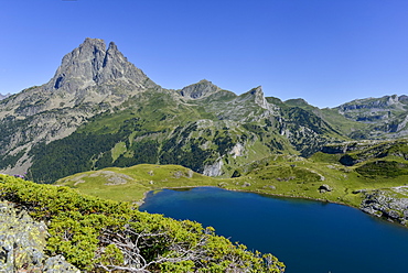 Lac du Miey and Pic Midi d'Ossau seen from the GR10 hiking trail in the French Pyrenees, Pyrenees Atlantiques, France, Europe