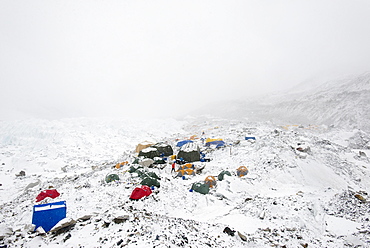 Everest Base Camp at the end of the Khumbu glacier lies at 5350m, Khumbu Region, Nepal, Himalayas, Asia