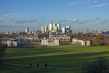 Looking towards Canary Wharf and the Isle of Dogs, Docklands, from the Royal Observatory in Greenwich, London, England, United Kingdom, Europe