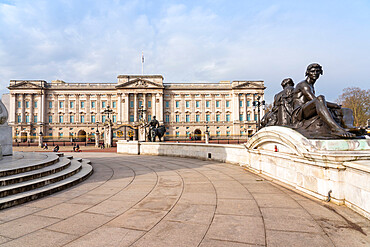 Buckingham Palace viewed from Victoria Memorial, London, England, United Kingdom, Europe