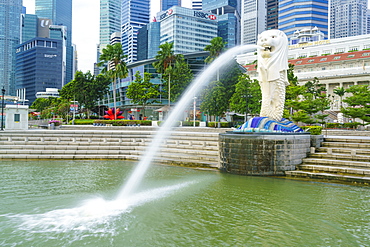 Merlion statue, the national symbol of Singapore and its most famous landmark, Merlion Park, Marina Bay, Singapore, Southeast Asia, Asia