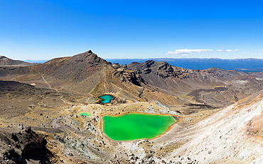 The Tongariro Crossing crosses 19 kilometers of the barren, volcanic desert, Tongariro National Park, UNESCO World Heritge Site, North Island, New Zealand, Pacific