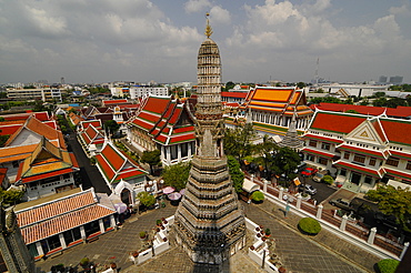 Wat Arun Ratchawararam Ratchawaramahawihan (Wat Arun) (Temple of Dawn), a Buddhist temple in the Bangkok Yai district of Bangkok, Thailand, South East Asia, Asia