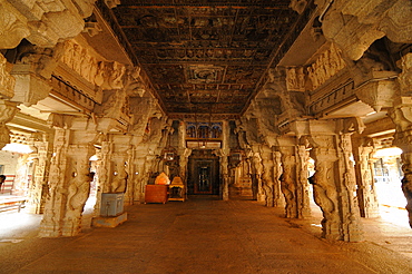 Interior of the Sri Virupaksha temple in Hampi, UNESCO World Heritage Site, Karnataka, India, Asia