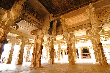 Interior of the Sri Virupaksha temple in Hampi, UNESCO World Heritage Site, Karnataka, India, Asia