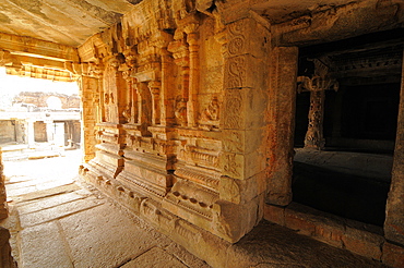 Mandapa in a Vishnu Virukpaksha Temple, Hampi, UNESCO World Heritage Site, Karnataka, India, Asia