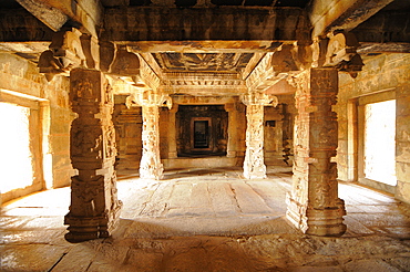 Mandapa in a Vishnu Virukpaksha Temple, Hampi, UNESCO World Heritage Site, Karnataka, India, Asia